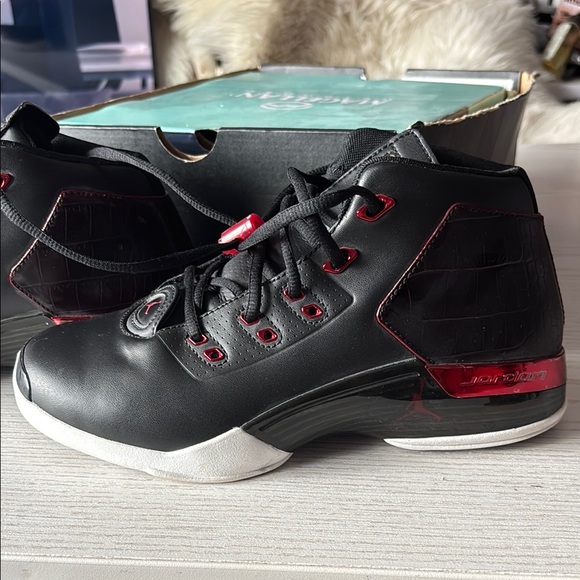 Air Jordan 17 Retro Sneakers - Picture 5 of 14